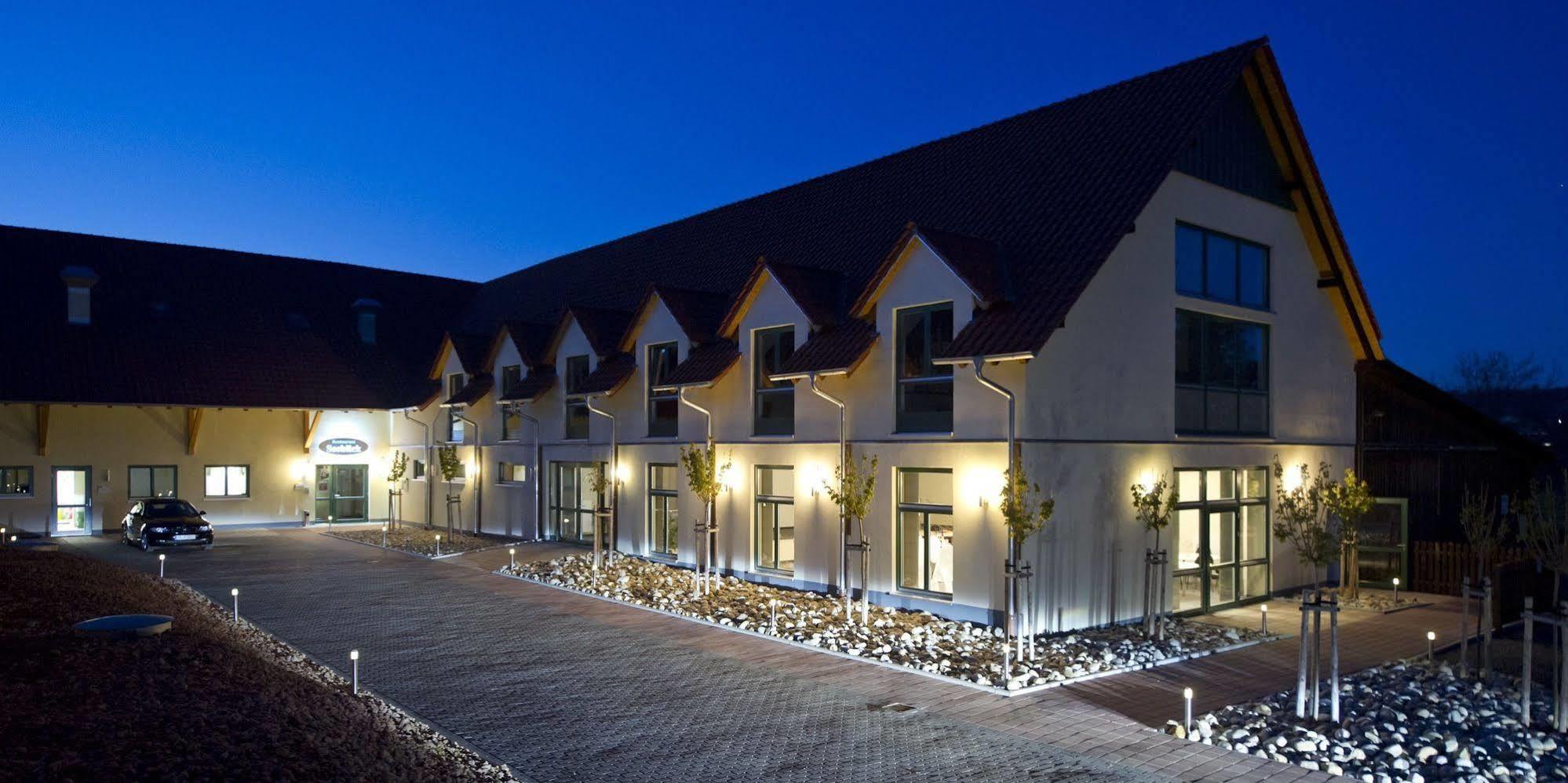 Apartments Golfpark Schlossgut Sickendorf Lauterbach Exterior foto